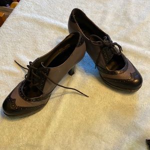 Apt 9, Black &Grey Oxford heels, very worn sz 7.